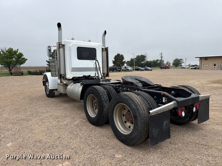 image for item FB6792 2001 Peterbilt 379 semi truck