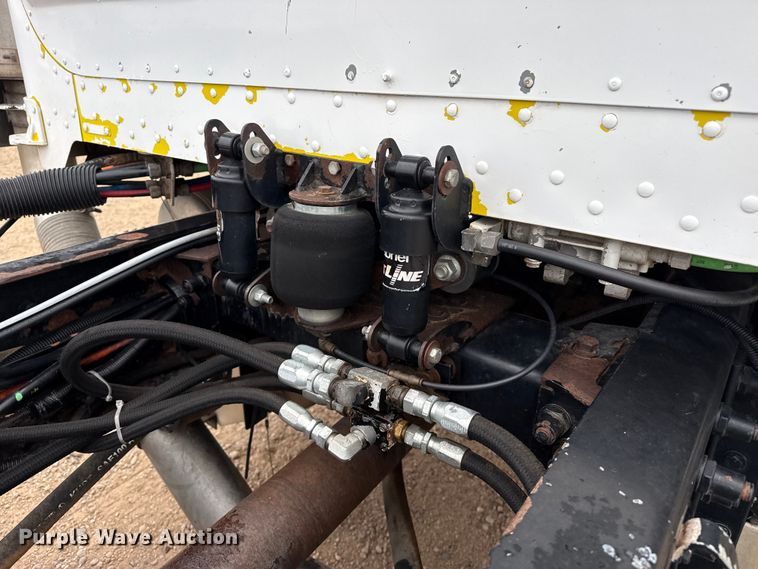 image for item FB6792 2001 Peterbilt 379 semi truck
