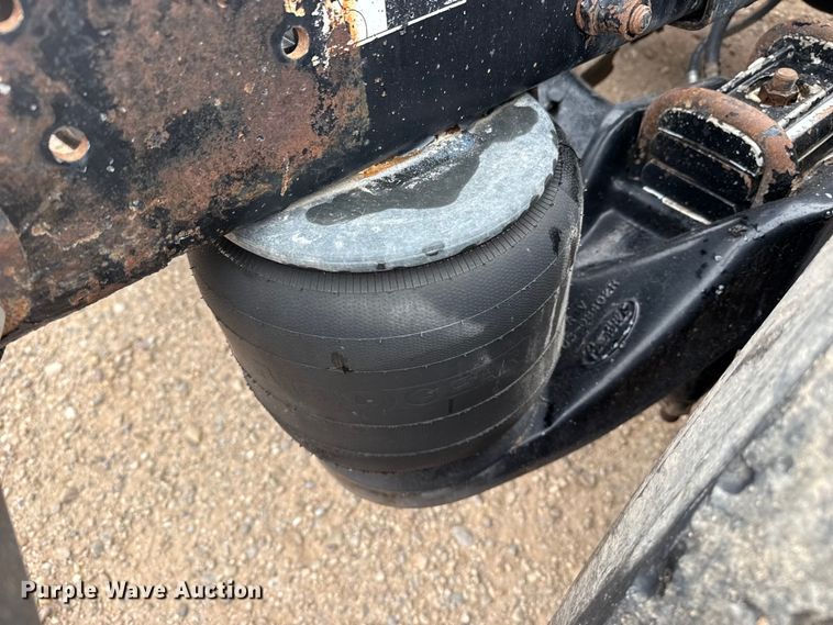 image for item FB6792 2001 Peterbilt 379 semi truck