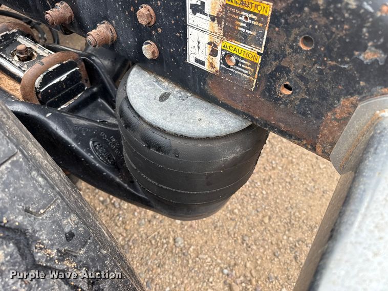 image for item FB6792 2001 Peterbilt 379 semi truck