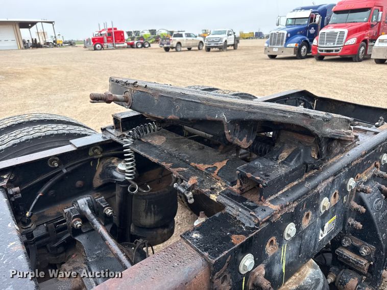 image for item FB6792 2001 Peterbilt 379 semi truck