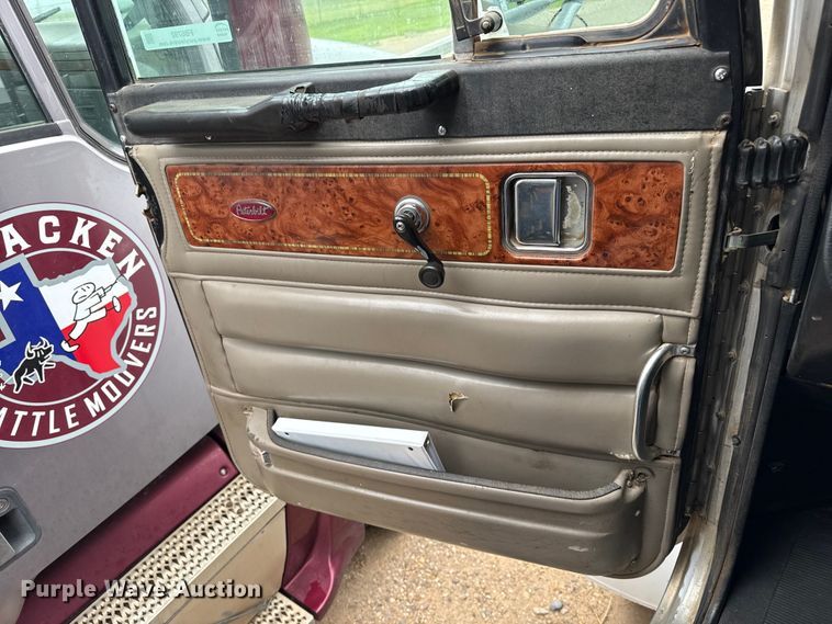 image for item FB6792 2001 Peterbilt 379 semi truck