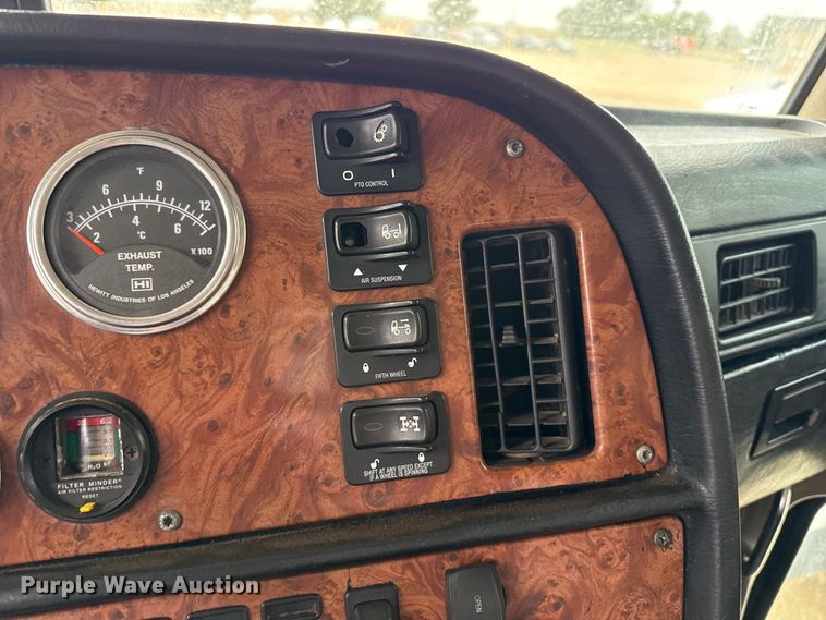 image for item FB6792 2001 Peterbilt 379 semi truck