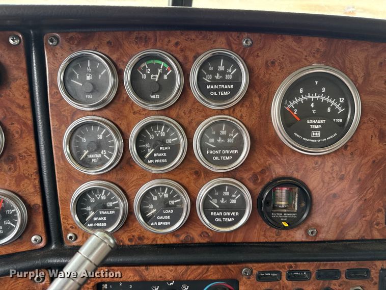 image for item FB6792 2001 Peterbilt 379 semi truck