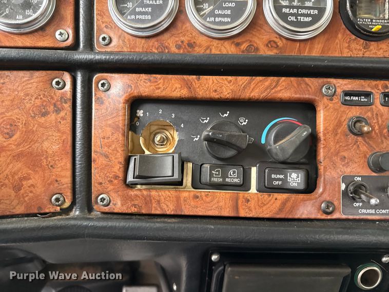 image for item FB6792 2001 Peterbilt 379 semi truck