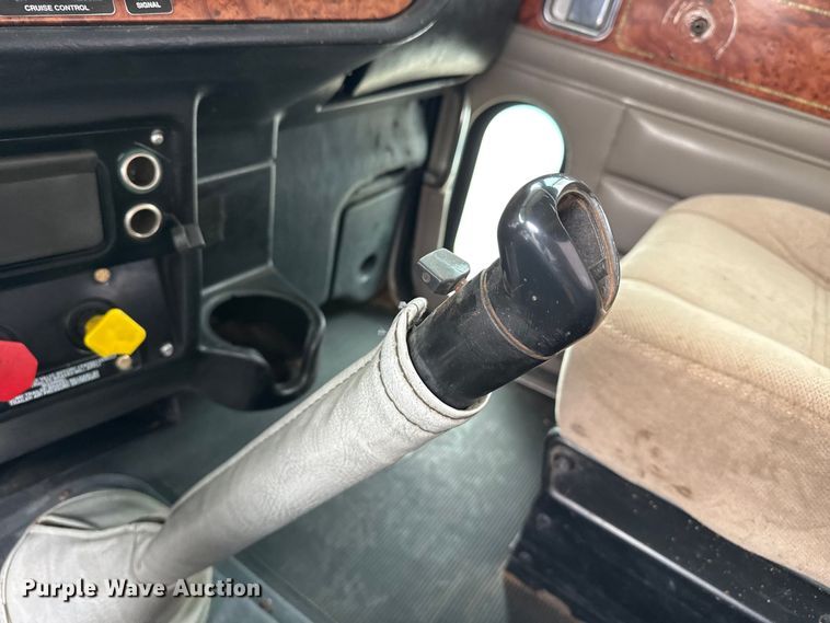 image for item FB6792 2001 Peterbilt 379 semi truck