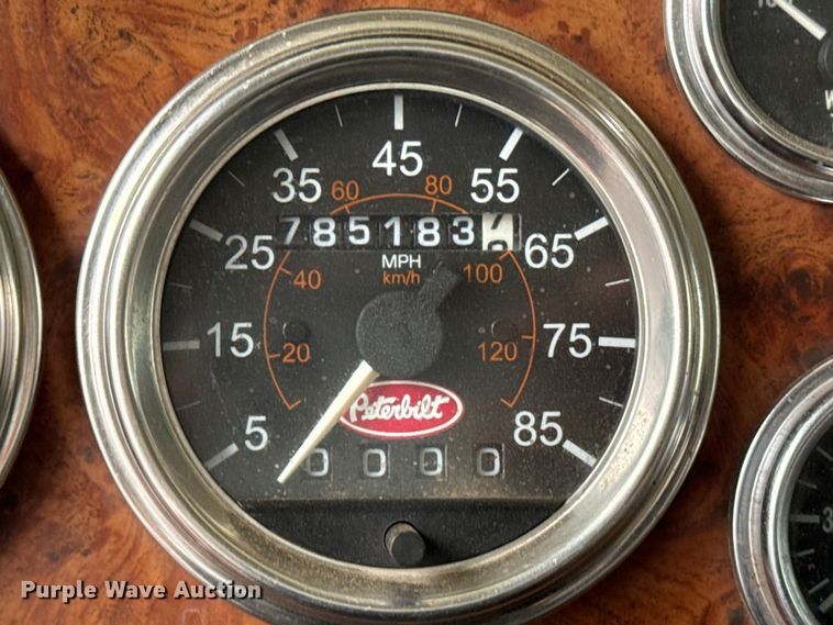 image for item FB6792 2001 Peterbilt 379 semi truck