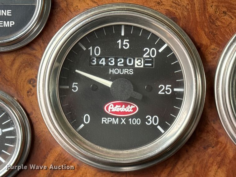 image for item FB6792 2001 Peterbilt 379 semi truck