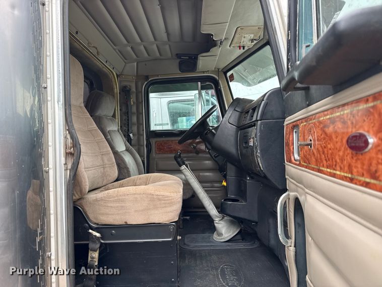 image for item FB6792 2001 Peterbilt 379 semi truck