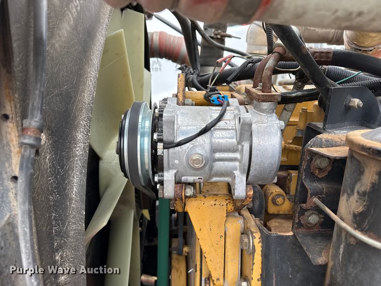 image for item FB6792 2001 Peterbilt 379 semi truck