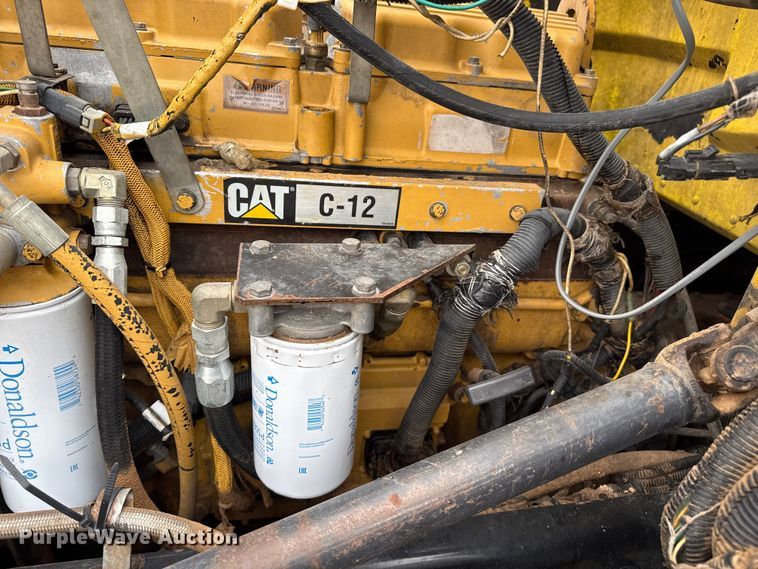 image for item FB6792 2001 Peterbilt 379 semi truck