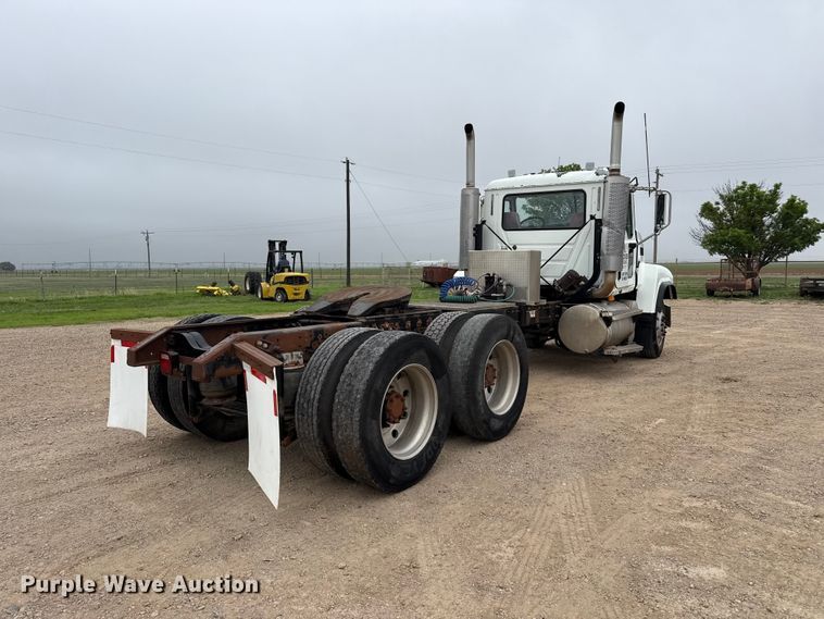 image for item FB6793 2004 Mack CH613 semi truck