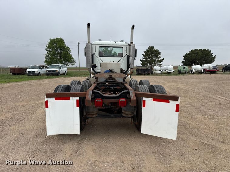 image for item FB6793 2004 Mack CH613 semi truck