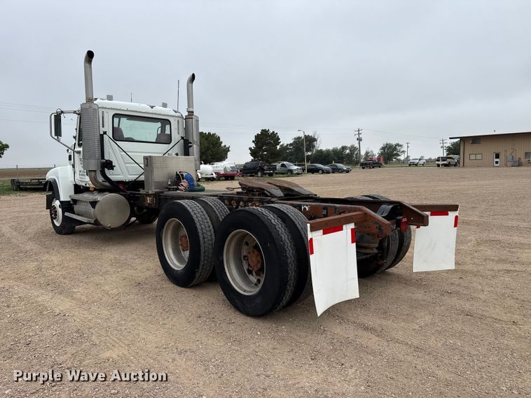 image for item FB6793 2004 Mack CH613 semi truck