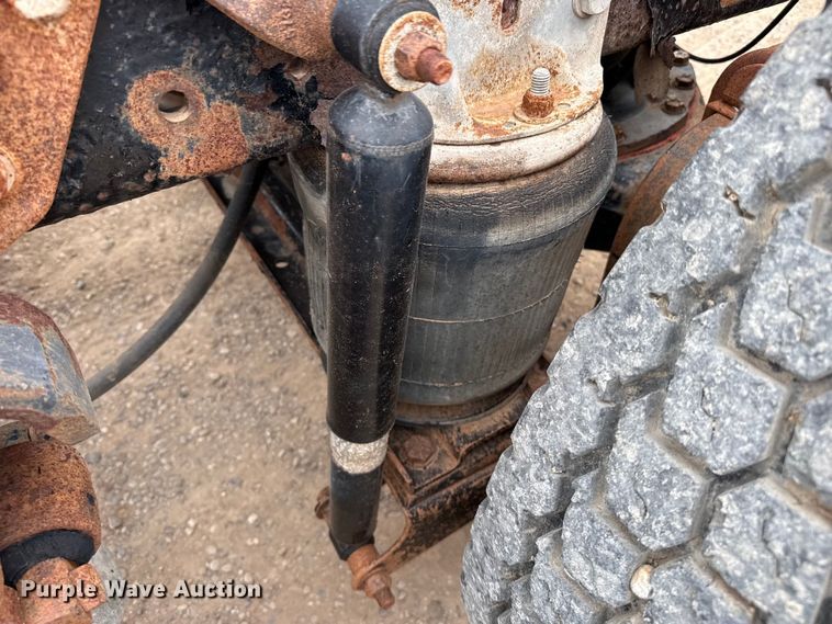 image for item FB6793 2004 Mack CH613 semi truck