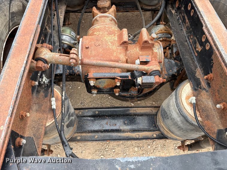 image for item FB6793 2004 Mack CH613 semi truck