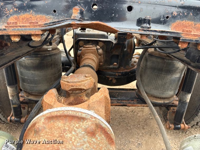 image for item FB6793 2004 Mack CH613 semi truck