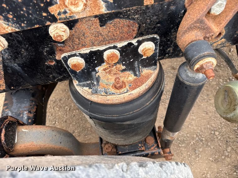 image for item FB6793 2004 Mack CH613 semi truck