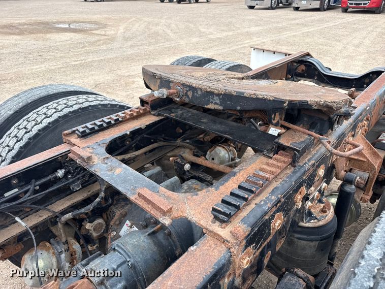 image for item FB6793 2004 Mack CH613 semi truck