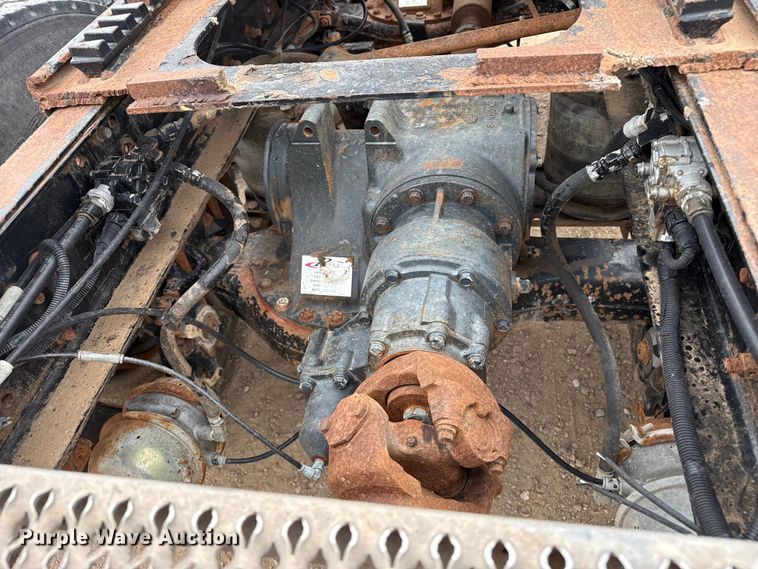 image for item FB6793 2004 Mack CH613 semi truck