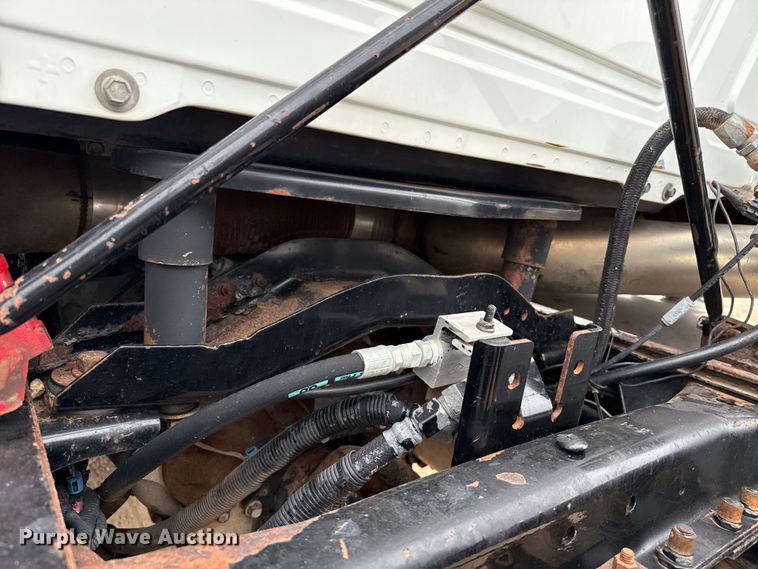 image for item FB6793 2004 Mack CH613 semi truck