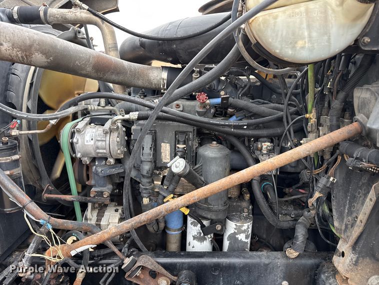 image for item FB6793 2004 Mack CH613 semi truck
