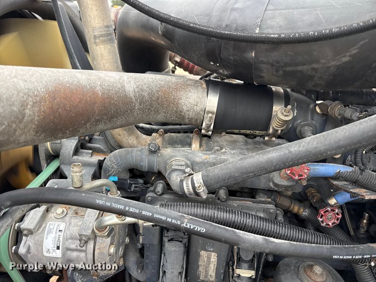 image for item FB6793 2004 Mack CH613 semi truck
