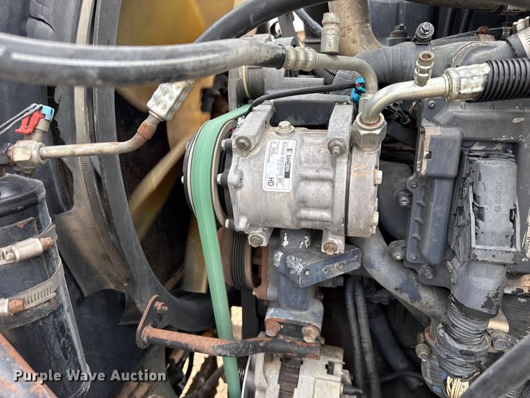 image for item FB6793 2004 Mack CH613 semi truck