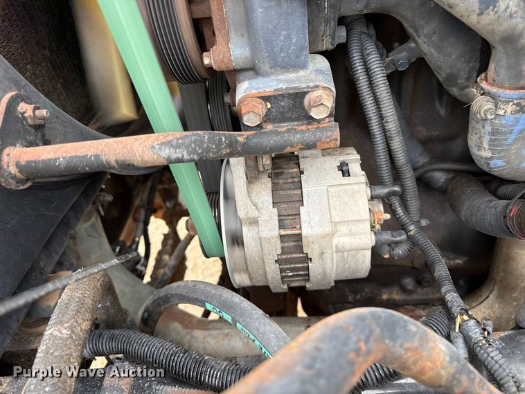 image for item FB6793 2004 Mack CH613 semi truck