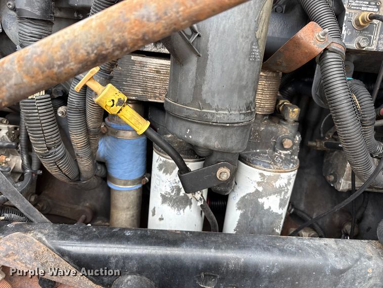 image for item FB6793 2004 Mack CH613 semi truck