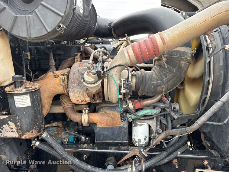 image for item FB6793 2004 Mack CH613 semi truck