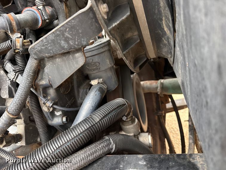image for item FB6793 2004 Mack CH613 semi truck