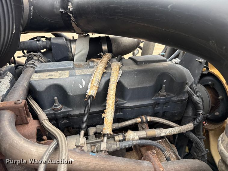image for item FB6793 2004 Mack CH613 semi truck