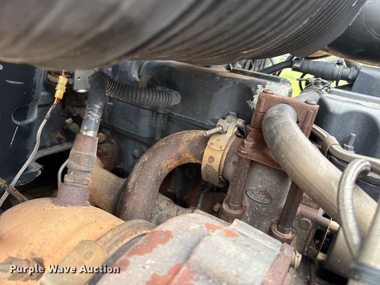 image for item FB6793 2004 Mack CH613 semi truck