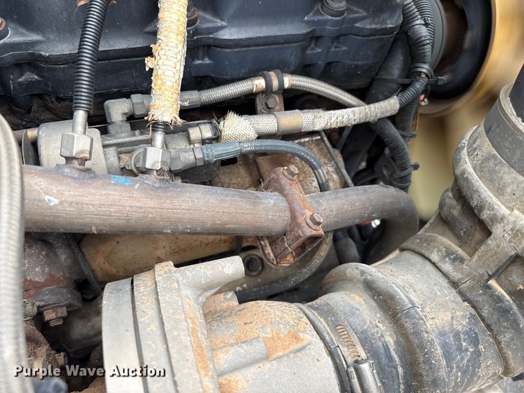 image for item FB6793 2004 Mack CH613 semi truck