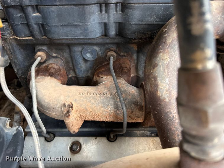 image for item FB6793 2004 Mack CH613 semi truck