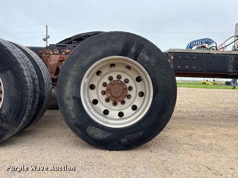 image for item FB6793 2004 Mack CH613 semi truck