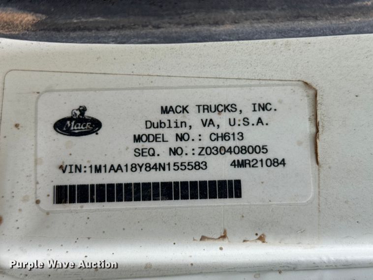 image for item FB6793 2004 Mack CH613 semi truck