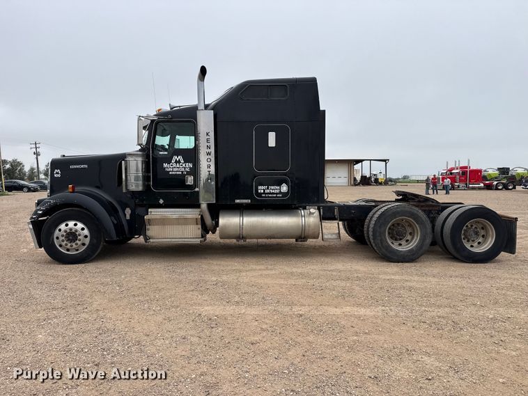 image for item FB6795 1999 Kenworth W900B semi truck
