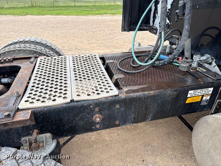 image for item FB6795 1999 Kenworth W900B semi truck