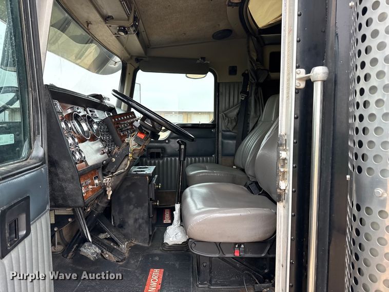 image for item FB6795 1999 Kenworth W900B semi truck