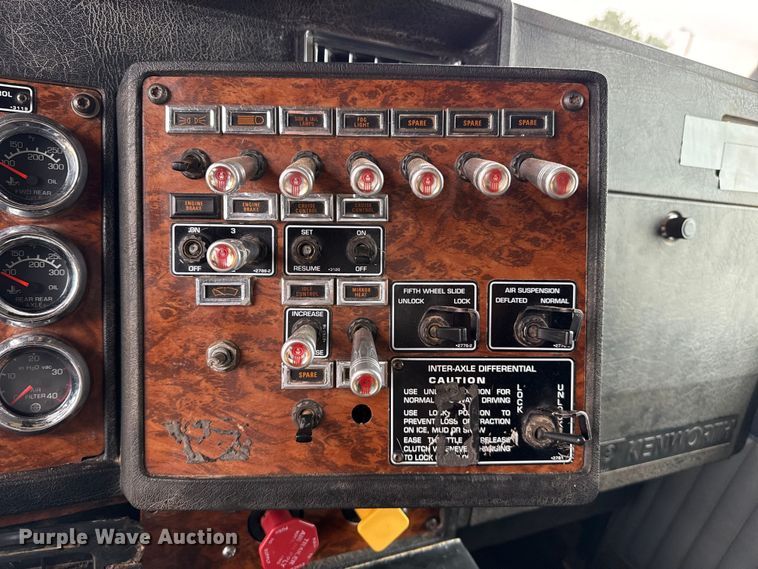 image for item FB6795 1999 Kenworth W900B semi truck
