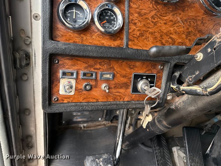 image for item FB6795 1999 Kenworth W900B semi truck