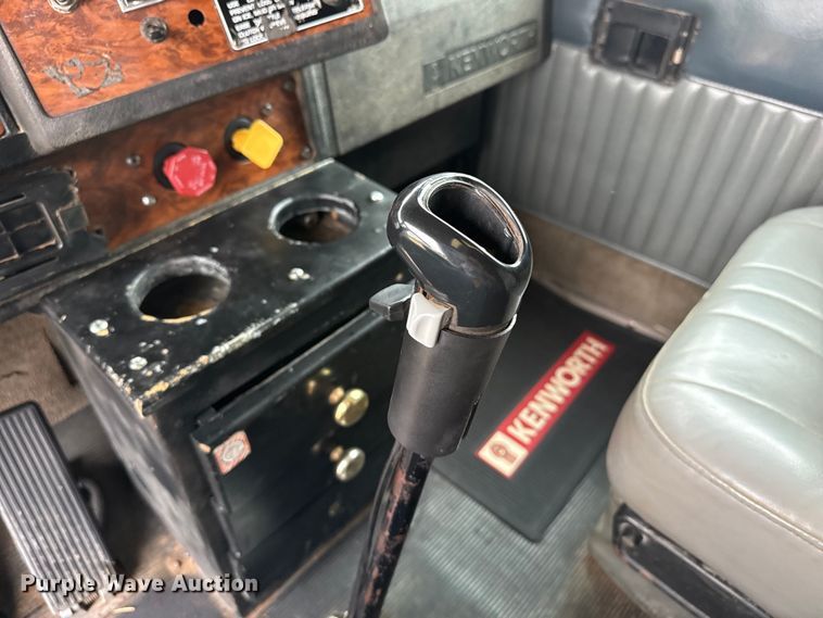 image for item FB6795 1999 Kenworth W900B semi truck