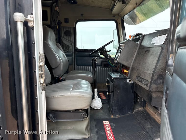 image for item FB6795 1999 Kenworth W900B semi truck