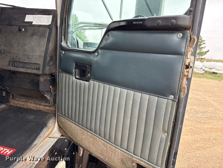 image for item FB6795 1999 Kenworth W900B semi truck