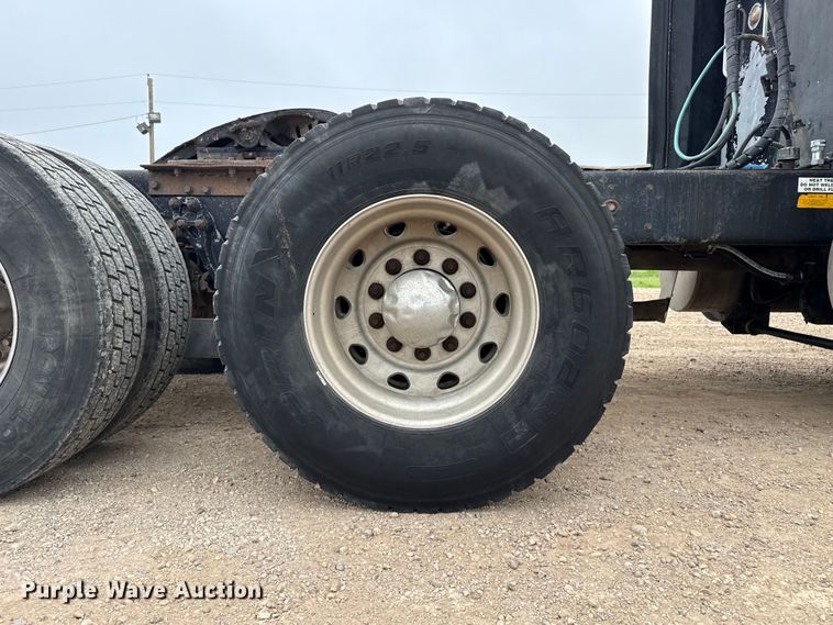 image for item FB6795 1999 Kenworth W900B semi truck
