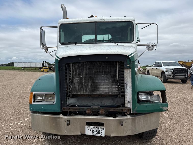 image for item FB6799 2003 Freightliner semi truck