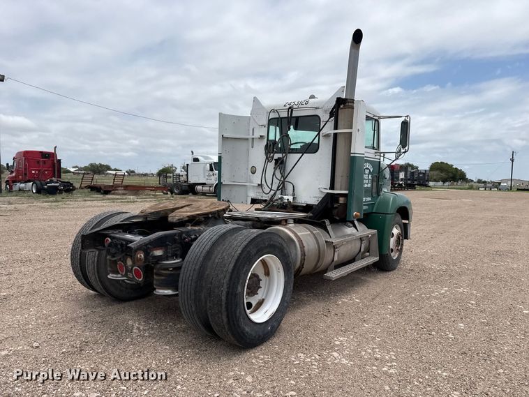 image for item FB6799 2003 Freightliner semi truck