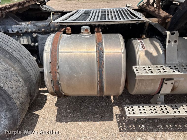 image for item FB6799 2003 Freightliner semi truck